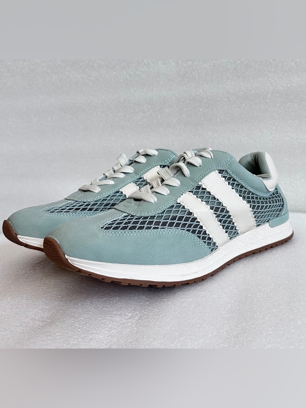 NWOT. DV by Dolce Vita JAMMY Sage Green Mesh
Sneakers Size 8